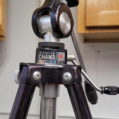 Lot 1281: Vintage ELEVATOR CHAMP Tripod 