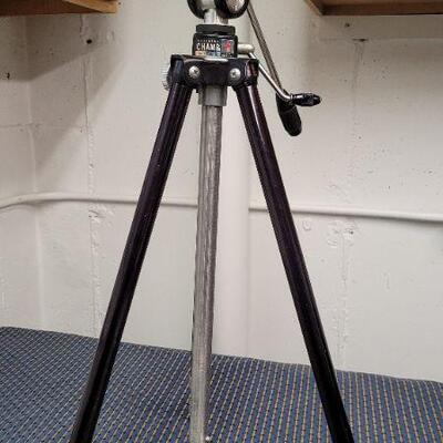 Lot 1281: Vintage ELEVATOR CHAMP Tripod 
