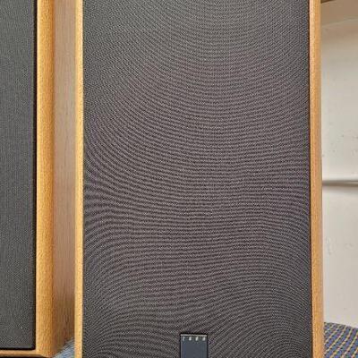 Lot 1282: Vintage Pair of JBL 2800 Speakers 