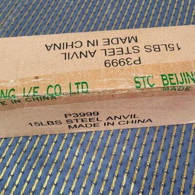 Lot 1284: Vintage NEW in Box Steel  ANVIL 15LB 