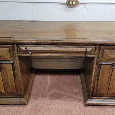 Lot 1289: Vintage STANLEY Office Desk  