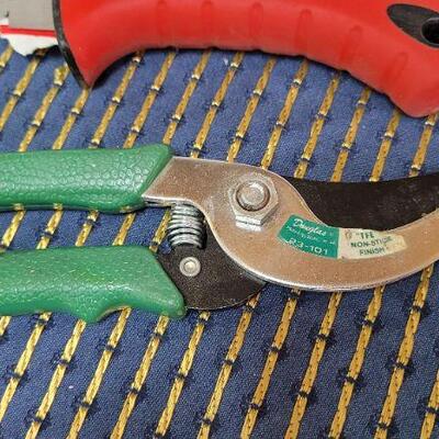 Lot 1311: Assorted Unused Garden Tools 