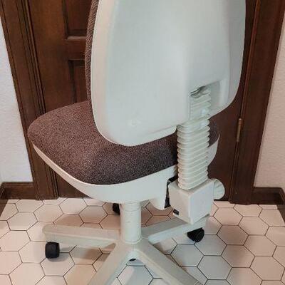 Lot 1331: Vintage Padded Desk Chair 