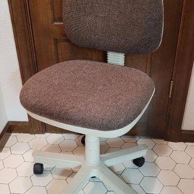Lot 1331: Vintage Padded Desk Chair 