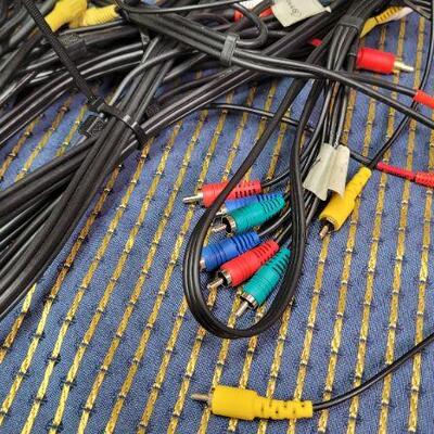 Lot 1375: Assorted RCA Cords 