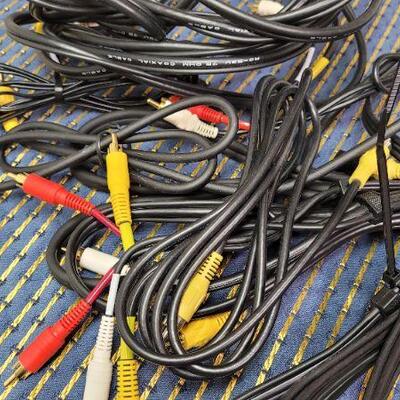 Lot 1375: Assorted RCA Cords 