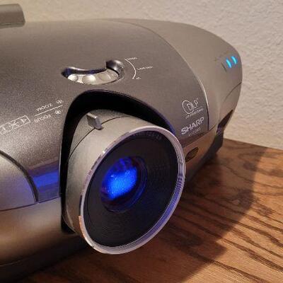 Lot 1376: SHARP XV-Z21000 Digital Projector TESTED A+