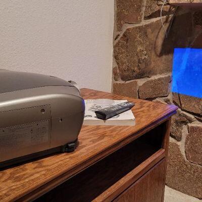 Lot 1376: SHARP XV-Z21000 Digital Projector TESTED A+