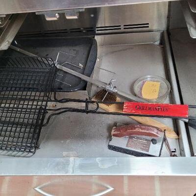 Lot 1384: DCS Grill w/ Rotisserie Feature. (GRILL HAS BEEN KEPT AND USED IN AN INDOOR GRILL ROOM SO THE CONDITION IS VERY NICE)