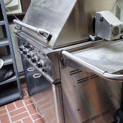 Lot 1384: DCS Grill w/ Rotisserie Feature. (GRILL HAS BEEN KEPT AND USED IN AN INDOOR GRILL ROOM SO THE CONDITION IS VERY NICE)