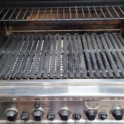 Lot 1384: DCS Grill w/ Rotisserie Feature. (GRILL HAS BEEN KEPT AND USED IN AN INDOOR GRILL ROOM SO THE CONDITION IS VERY NICE)