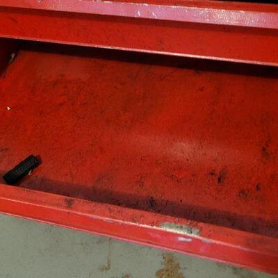 Lot 1388: Vintage Toolbox w/ 3 Drawers