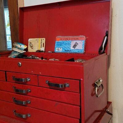 Lot 1389: Large Vintage Toolbox w/ Assorted Tools Included. 