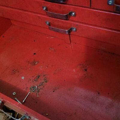Lot 1389: Large Vintage Toolbox w/ Assorted Tools Included. 