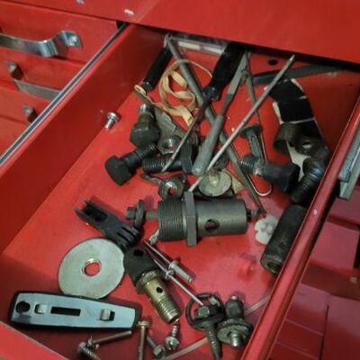 Lot 1389: Large Vintage Toolbox w/ Assorted Tools Included. 