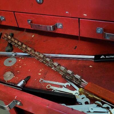 Lot 1389: Large Vintage Toolbox w/ Assorted Tools Included. 