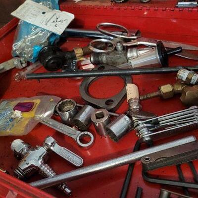 Lot 1389: Large Vintage Toolbox w/ Assorted Tools Included. 