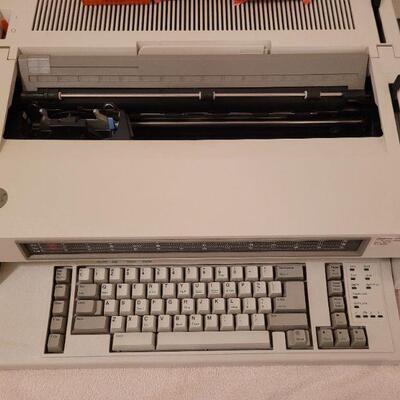 Lot 1390: IBM Wheelwriter 10 Series 2