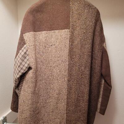 Lot 1394: New with Tags LizWear Jacket