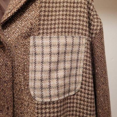Lot 1394: New with Tags LizWear Jacket