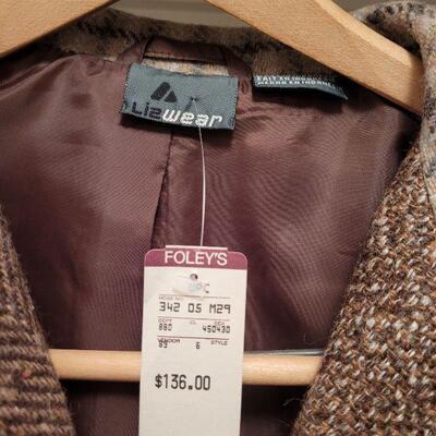 Lot 1394: New with Tags LizWear Jacket