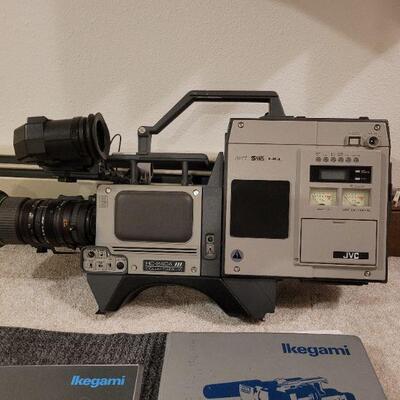 Lot 1408: Vintage Ikegami HC-240A