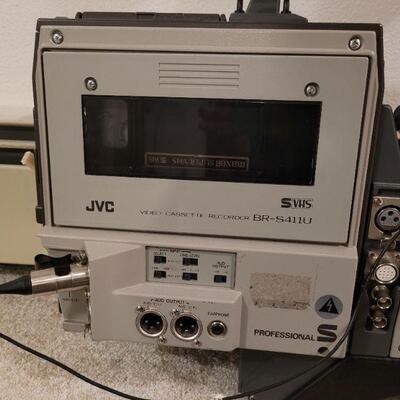 Lot 1408: Vintage Ikegami HC-240A