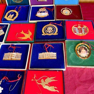 LOT 234  GROUP OF WHITE HOUSE HISTORICAL SOCIETY ORNAMENTS 1980s-1990s BOXES & PAPERWORK 