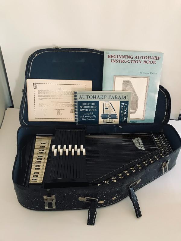 Lot 1 L Oscar Schmidt Autoharp with Manuals