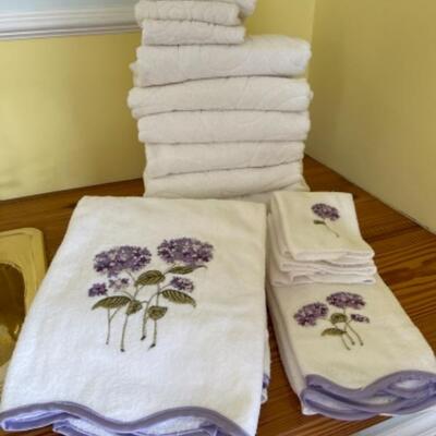 B267 Lot of Hydrangea Towels by Avanti 