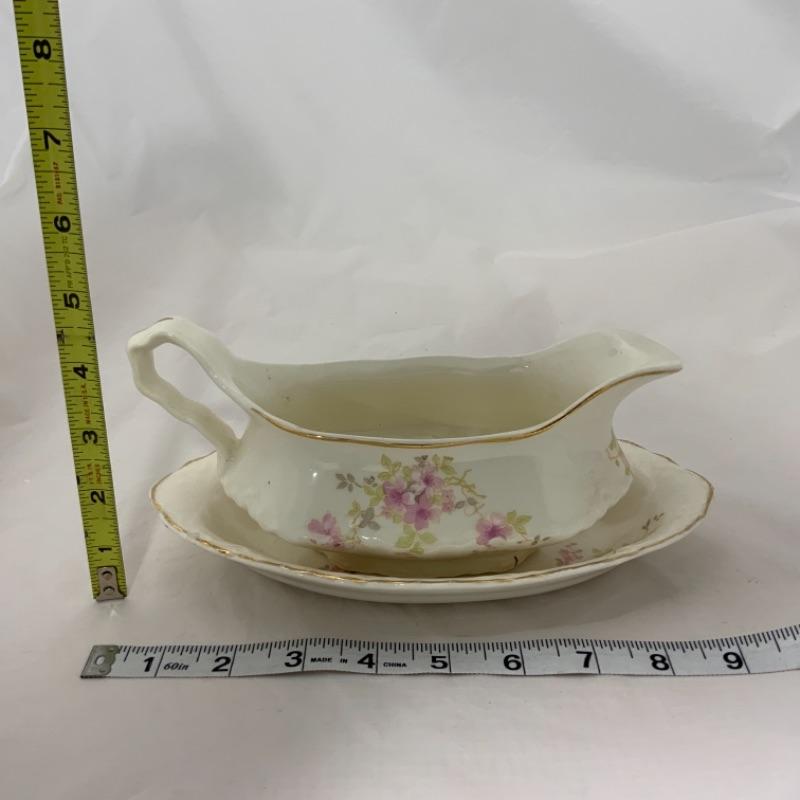 Vintage 1930s Parseme Gravy Boat by W.S. George circa 1937 – In The Vintage  Kitchen Shop