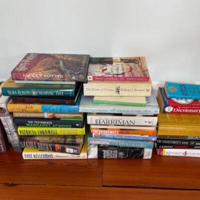 B276 Lot of Hardback Books and Dictionary's