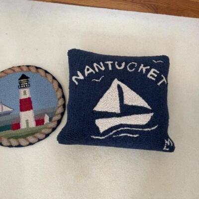 C287 Nantucket Hand Hooked Pillow and Chair Pad 