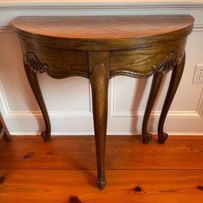 D293 Queen Anne Style Game Table with Shell Motif 