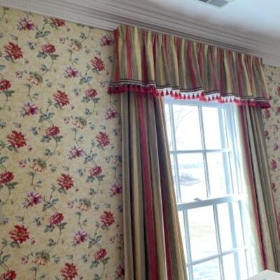 D296 Pair of Braemore Lined Curtain Panels and Valence 