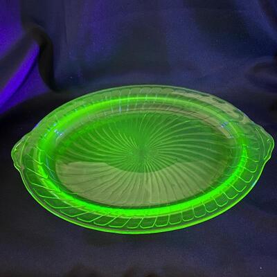 .151. VINTAGE | Green Swirl | Anchor Hocking | Chop Plate | Platter