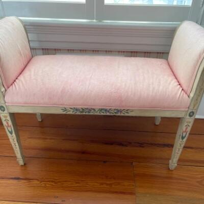D315 Decorative Rolled Arm Settee 