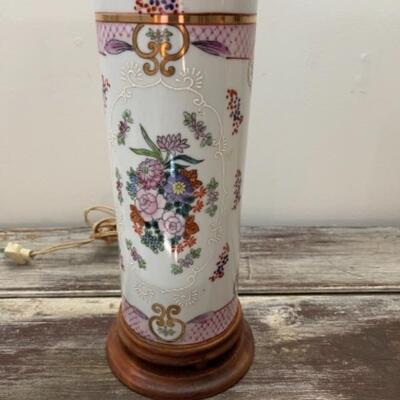 523 Antique Famille Rose Chinese Porcelain Lamp 