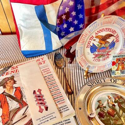 LOT 246  1776-1978 US BI CENTENNIAL GROUP LIBERY BELL PLATES MAGAZINES TOTE AMERICANA PATRIOTIC
