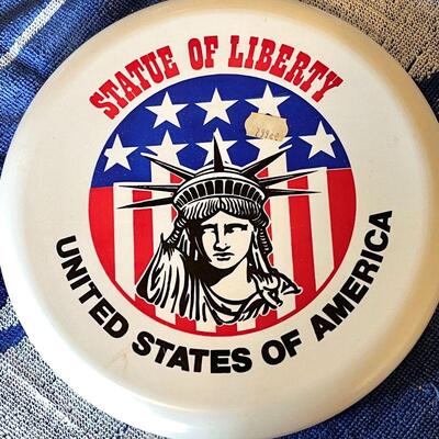 LOT 248  AMERICANA STATUE OF LIBERTY GROUP BEACH TOWEL FRAMED PIN SETS FRISBEE ETC. PATRIOTIC