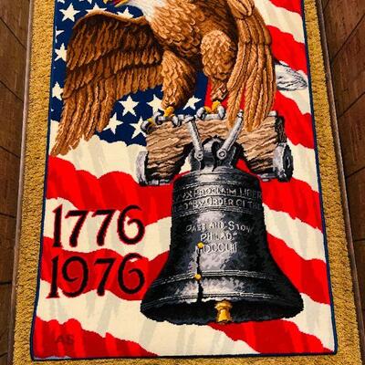 LOT 251 AMERICAN LEGACY WALL RUG LIBERTY BELL/EAGLE BICENTENNIAL ALEXANDER SMITH CARPET w/BOX 