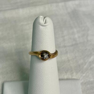 1OK Gold Ring with Diamond
