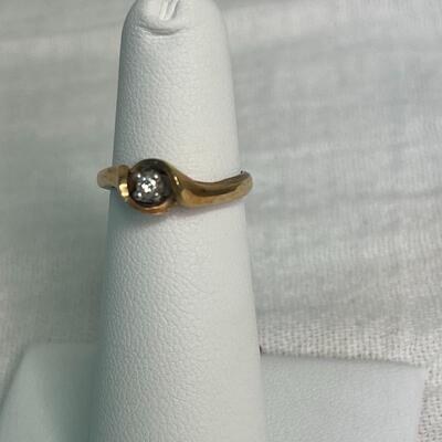 1OK Gold Ring with Diamond