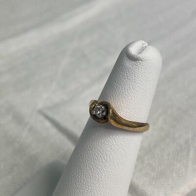1OK Gold Ring with Diamond