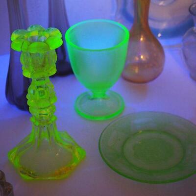 Lot 62 Vintage depression and UV glass