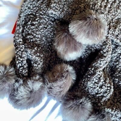 LOT 252  LARGE KNITTED THROW FUR BALL TRIM 