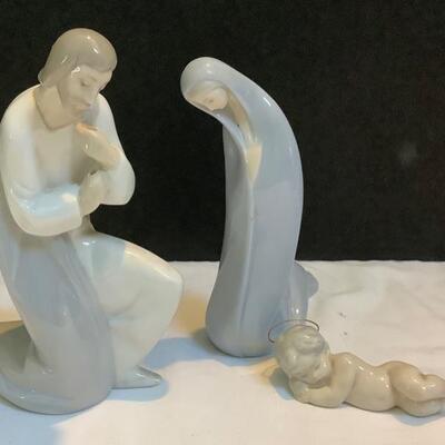 2014 Lladro Porcelain Virgin Mary Saint Joseph and Sleeping Baby Angel Figurines