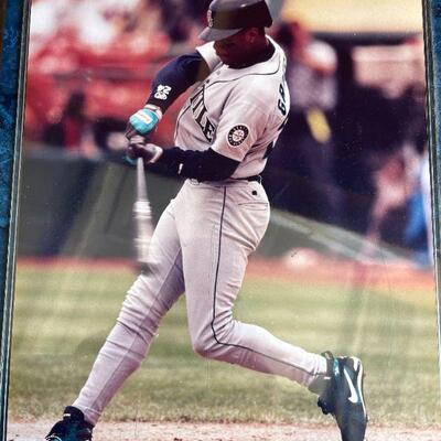 LOT 267  KEN GRIFFEY JR PLAQUE PHOTO & CARD 