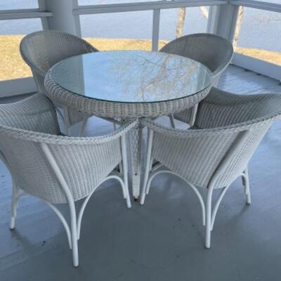 P325 Set of 4 Lloyd Flanders Wicker Chairs and Glass Top Wicker Table 