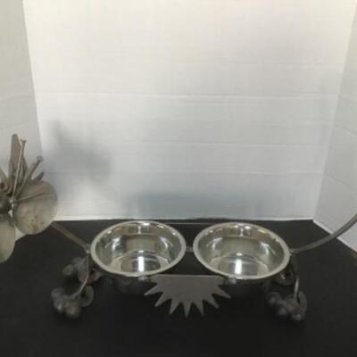 O - 1204 Scrap Metal Cat Sculpture / Food Bowls 